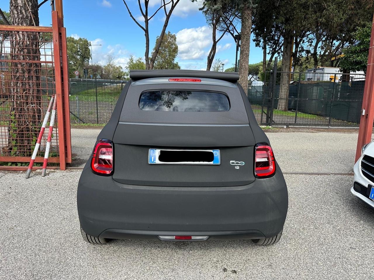 Fiat 500 La Prima Cabrio 42 kWh nera opaca full led pronta consegna