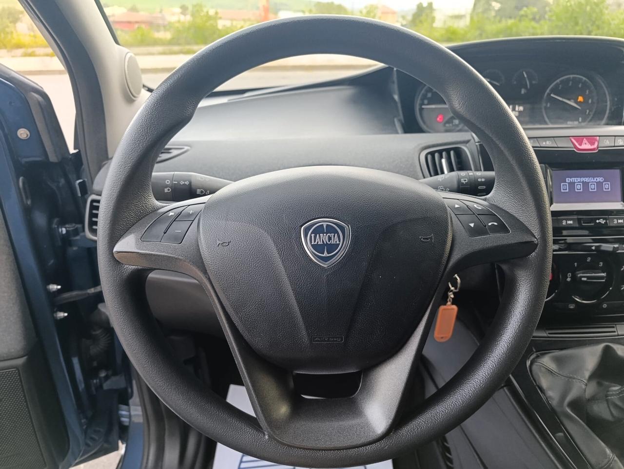 Lancia Ypsilon 1.0 FireFly 5 porte S&S Hybrid Silver