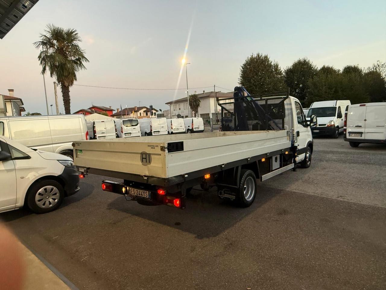 IVECO DAILY 35C 18 MOTORE 3.0 1 80 CV CASSONE DA 430 FISSO E GRU PM 3 ALTEZZA 10M