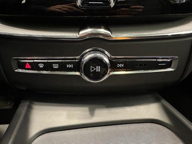 VOLVO XC60 B4 (d) aut Plus Dark N1 Tetto Panoramico Ap.