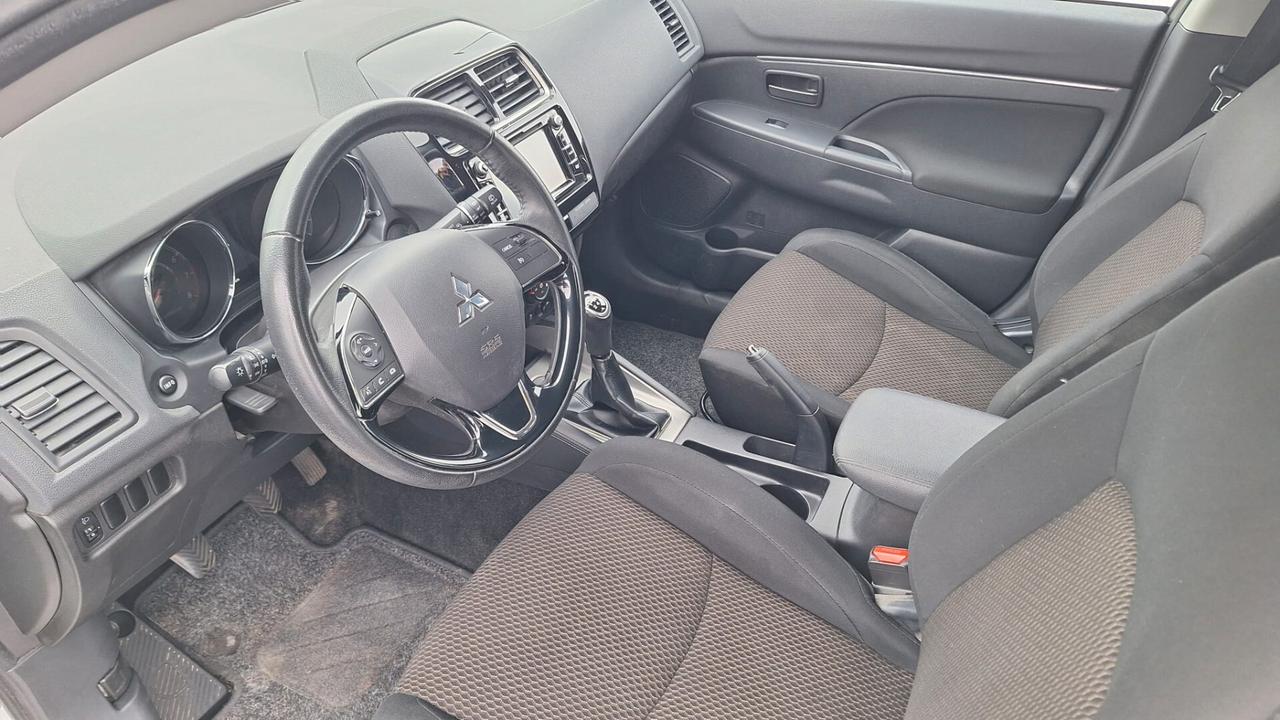 Mitsubishi ASX 1.6 Navy Plus