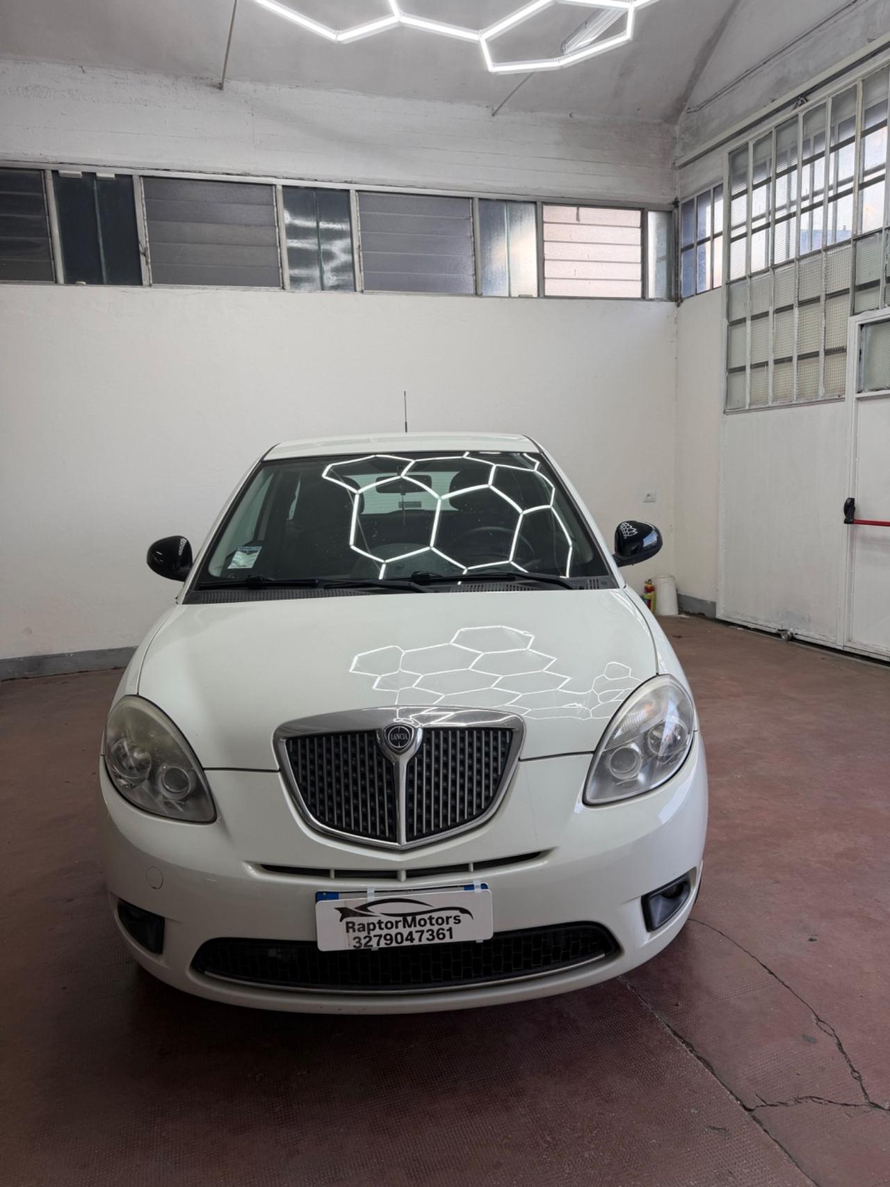 Lancia Ypsilon 1.2 69 CV Unyca