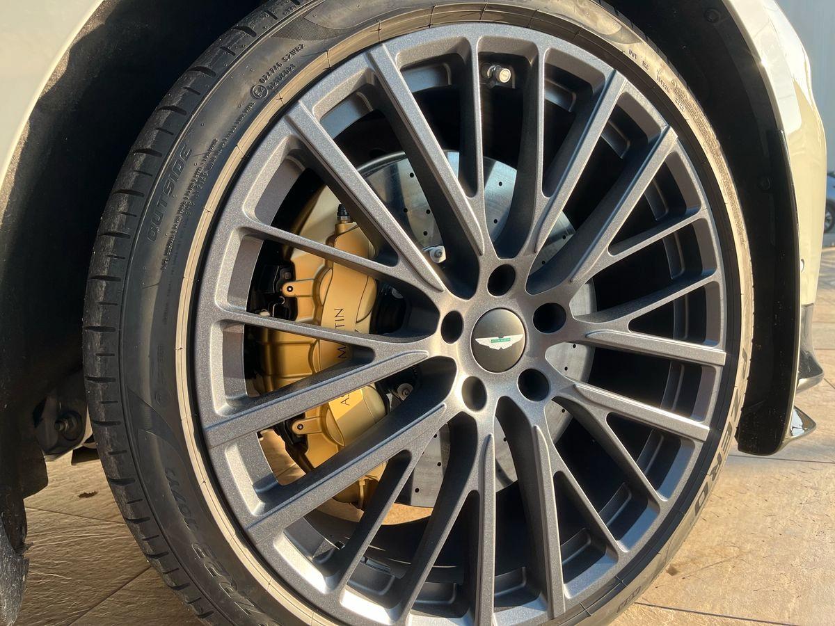 ASTON MARTIN DBX707 4.0 auto