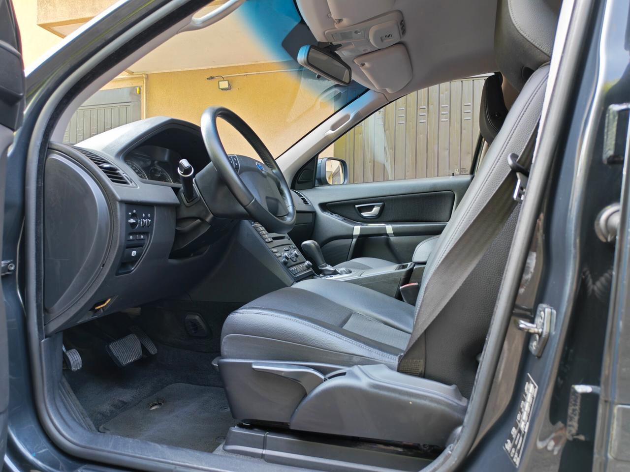 Volvo XC90 2.4 DIESEL 185cv D5 AWD / Unipro