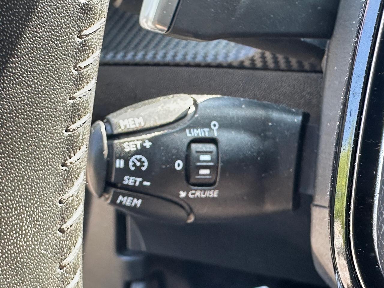 Peugeot 2008 1.2 Benz. EAT8 Allure (Garanzia 24 Mesi)