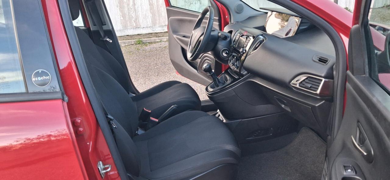 Lancia Ypsilon 1.0 FireFly 5 porte S&S Hybrid Ecochic Gold