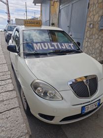 Lancia Ypsilon 1.3 MJT 75 CV Versus