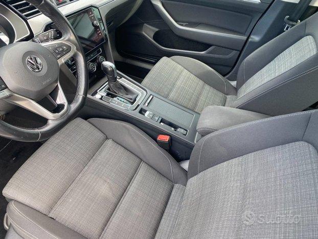 VOLKSWAGEN Passat Variant 1.6 TDI SCR DSG Busine
