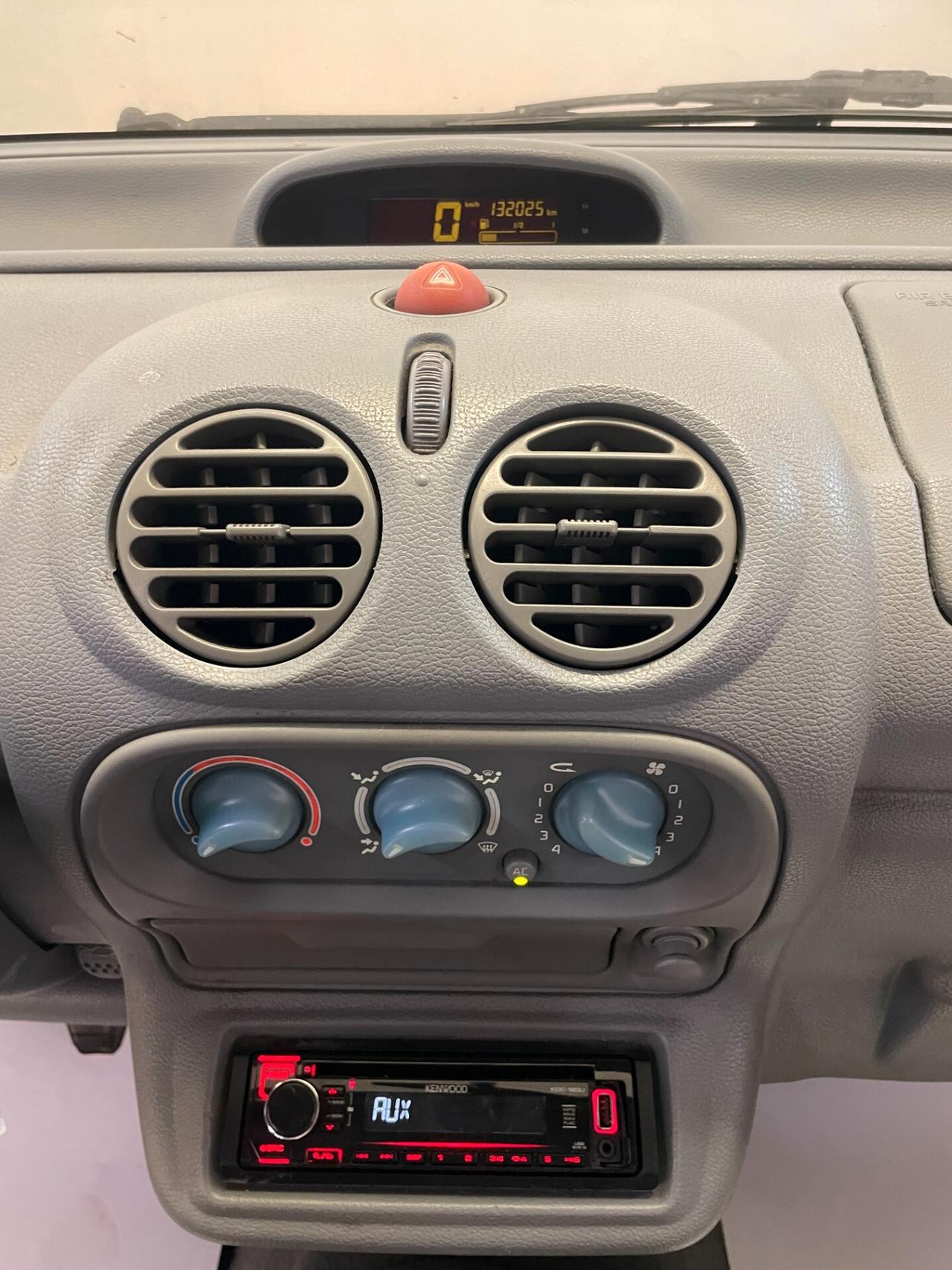 Renault Twingo 1.1 132.000KM! CLIMA,SERVOSTERZO TAGLIANDATA NEOPATENTATI