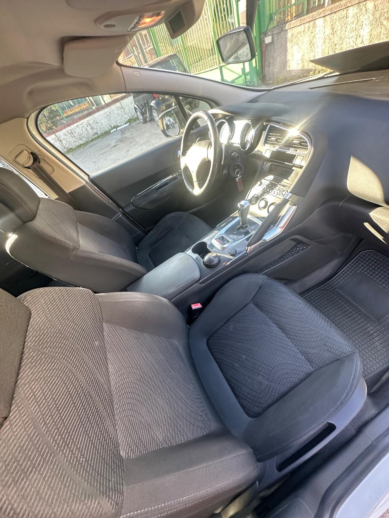 Peugeot 3008 1.6 HDi 110CV cambio robotizzato Business