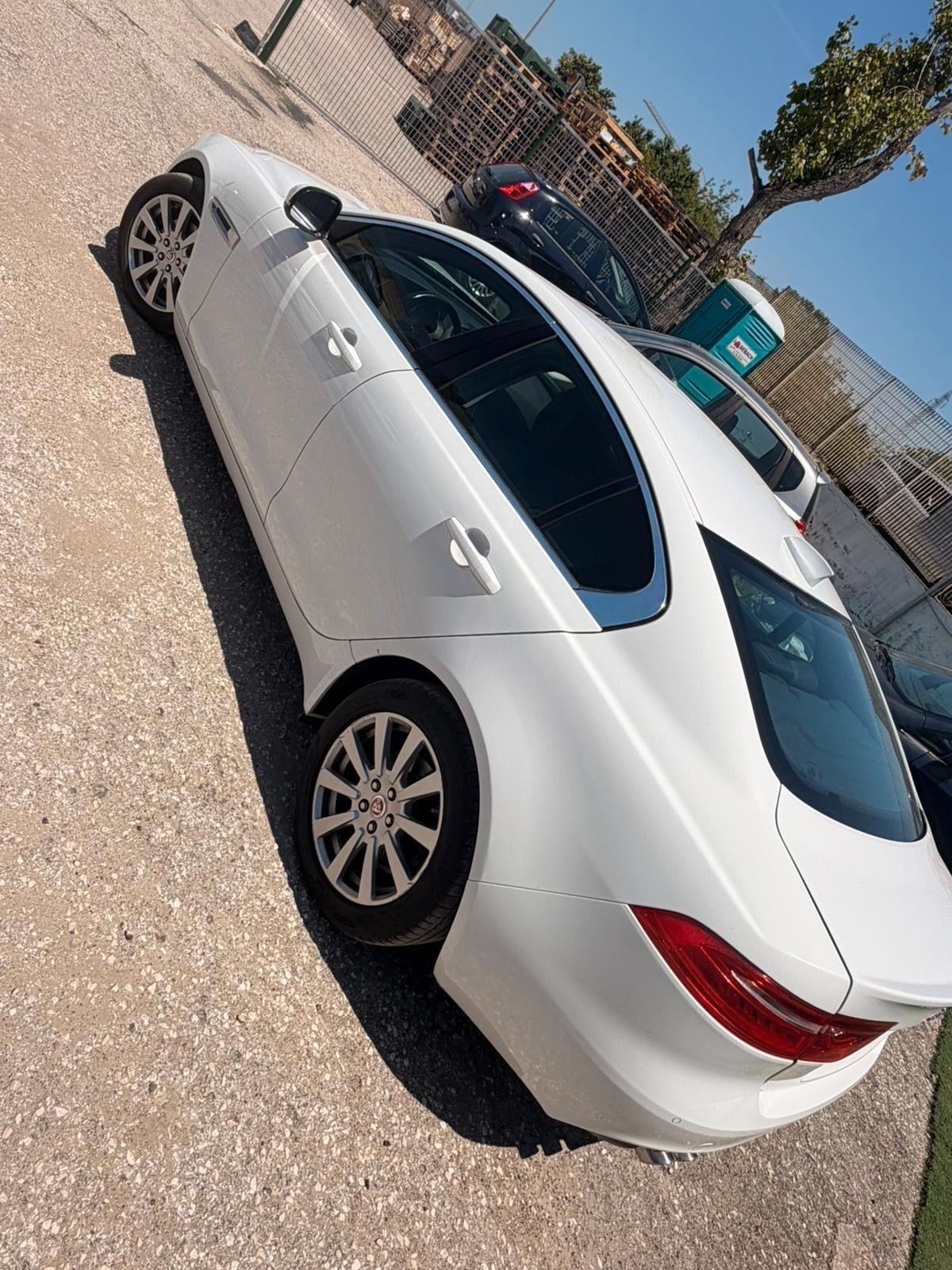 Jaguar XE 2.0 D Turbo 180CV aut. Prestige