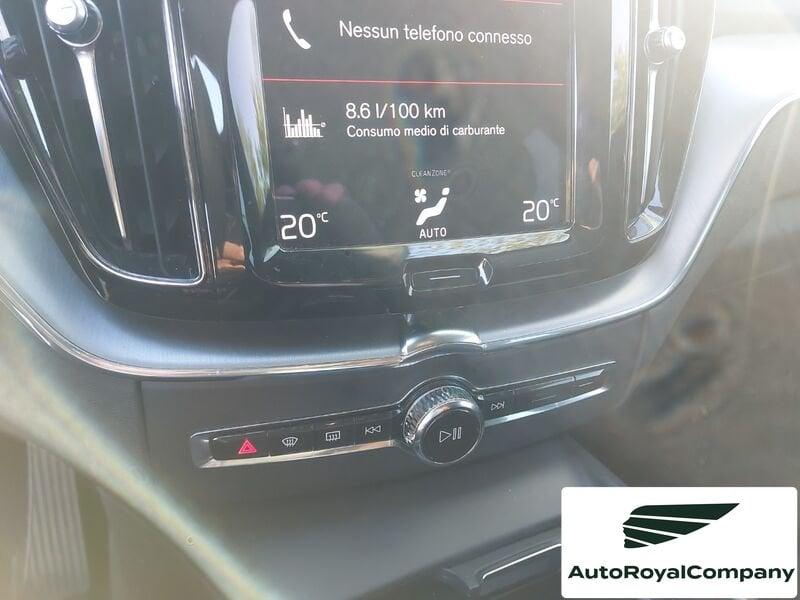 Volvo XC60 B4 D automatico Momentum IVA ESPOSTA