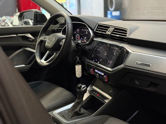 AUDI Q3 35 TDI S tronic Identity Black