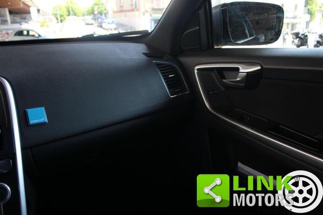 VOLVO XC60 2.0 D4 R-DESIGN MOMENTUM GT-8