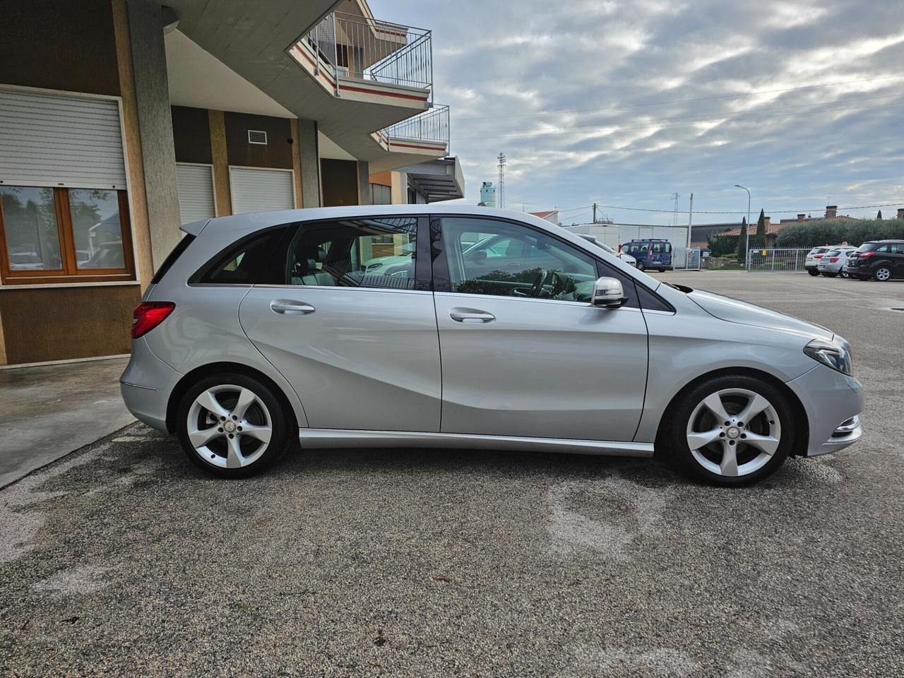 Mercedes-benz B200 - 2015 - Neopatentati