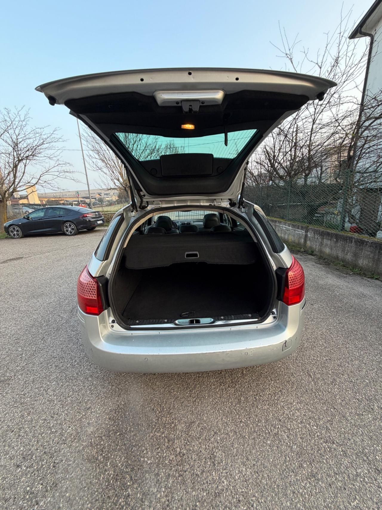 Peugeot 407 2.0 HDi aut. SW Ciel Business