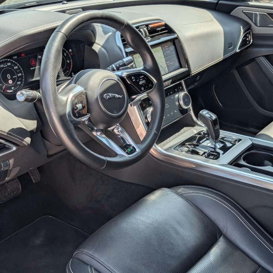 Jaguar XE 2.0 250cv R-Dynamic SE Pelle Navi