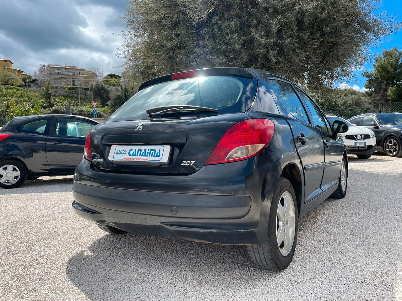 PEUGEOT 207 1.4 HDI - 2011