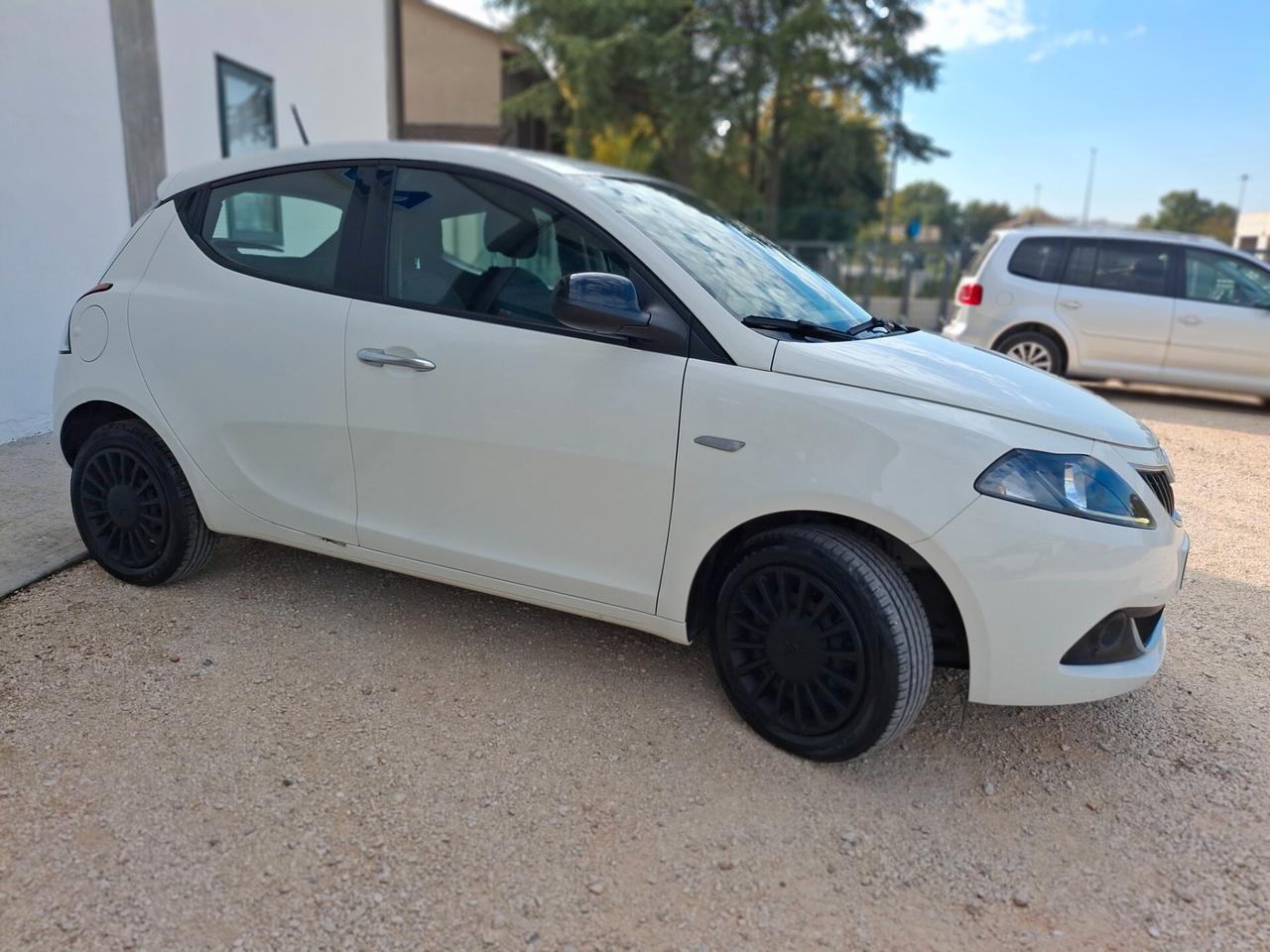 Lancia Ypsilon 1.0 FireFly 5 porte S&S Hybrid Silver Plus