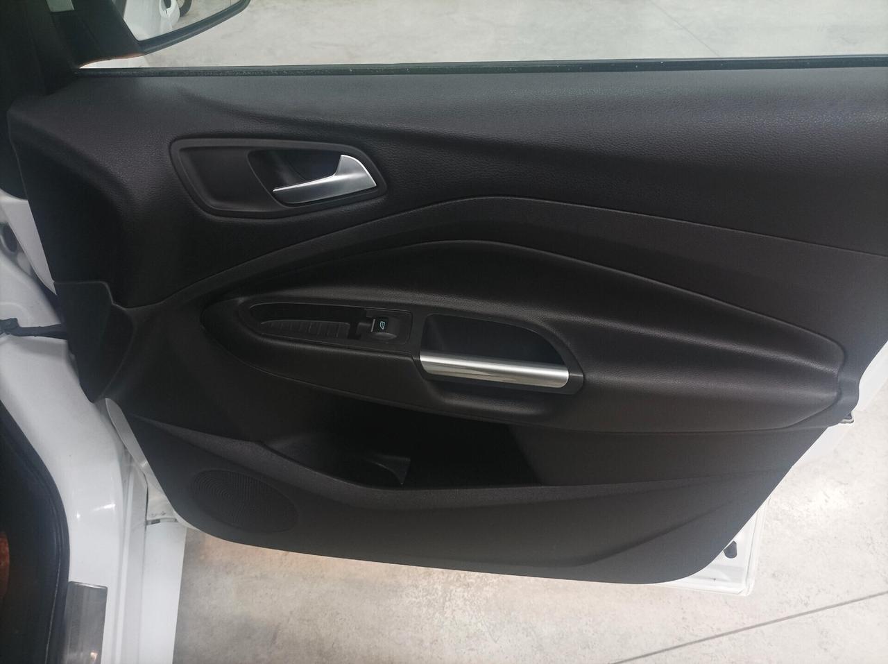 Ford Kuga 2.0 TDCI 150 CV S&S 4WD Powershift ST-Line