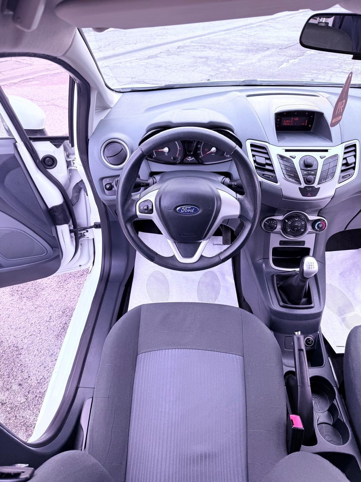 Ford Fiesta 1.2 82 CV 5 porte Titanium Ok neopatentati