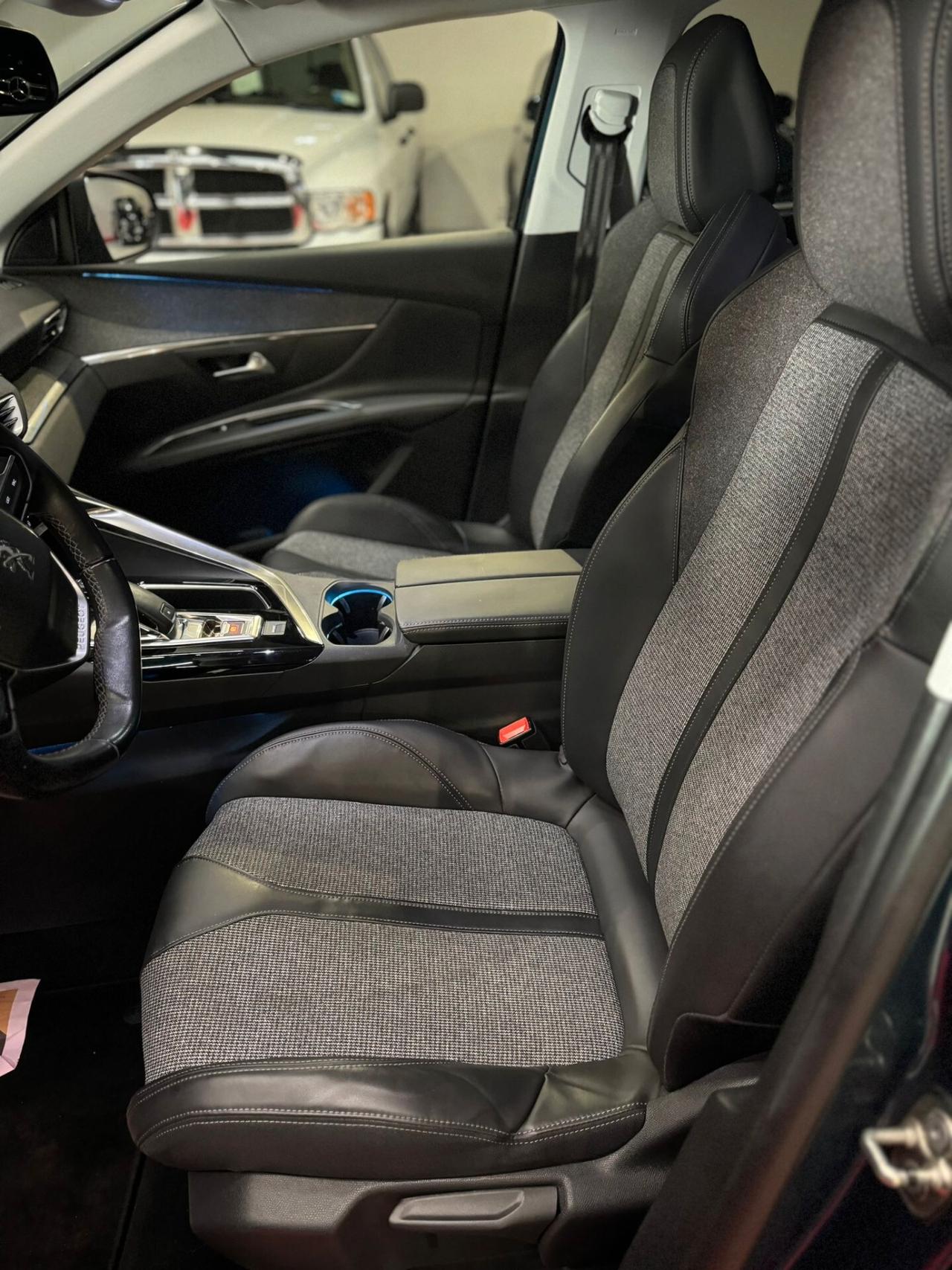 PEUGEOT 5008 GT LINE