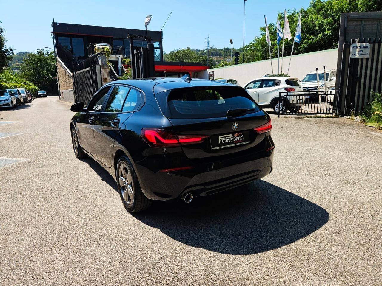 Bmw 116 116d 5p. Business Advantage