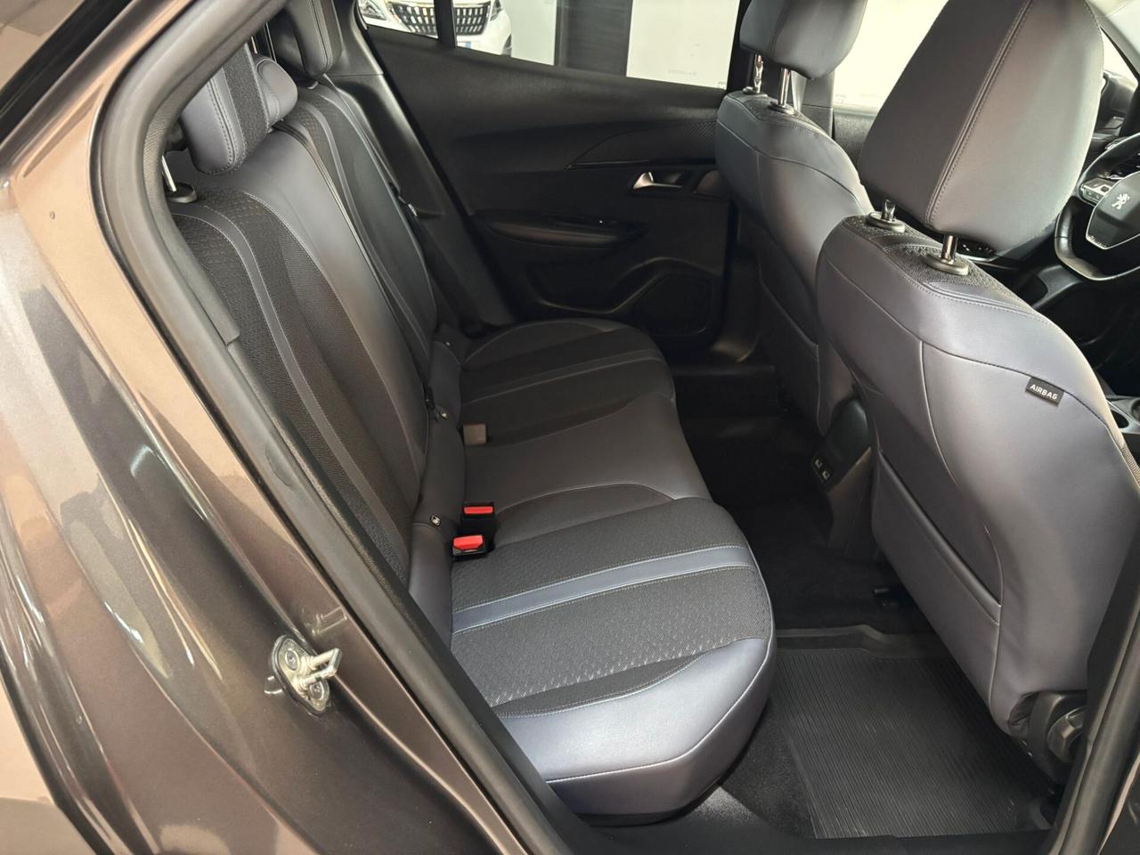 Peugeot 2008 PureTech 130 S&S Allure Navi Pack