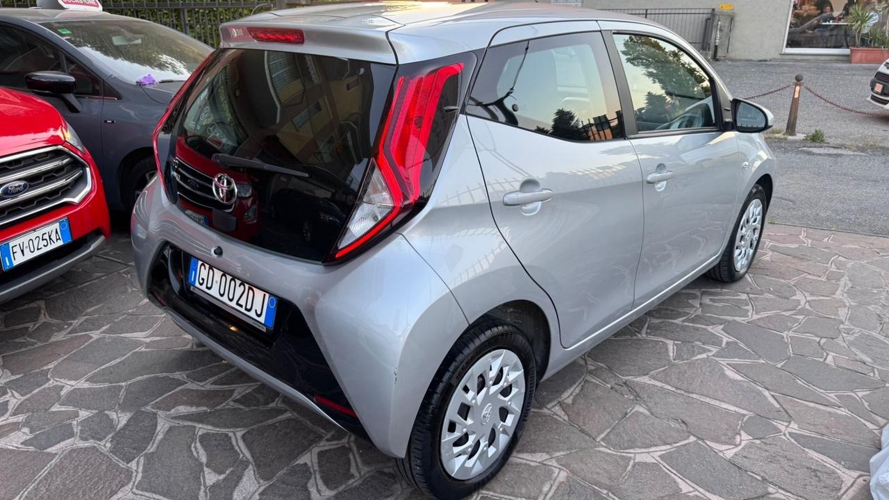 Toyota Aygo Connect 1.0 VVT-i 72 CV 5 porte x-cool MMT