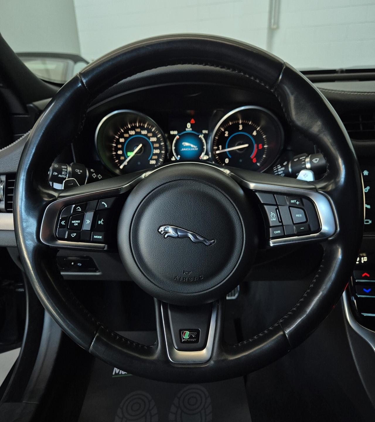 Jaguar XF R sport AWD 2.0d 179cv Automatica Navi Finanziabile