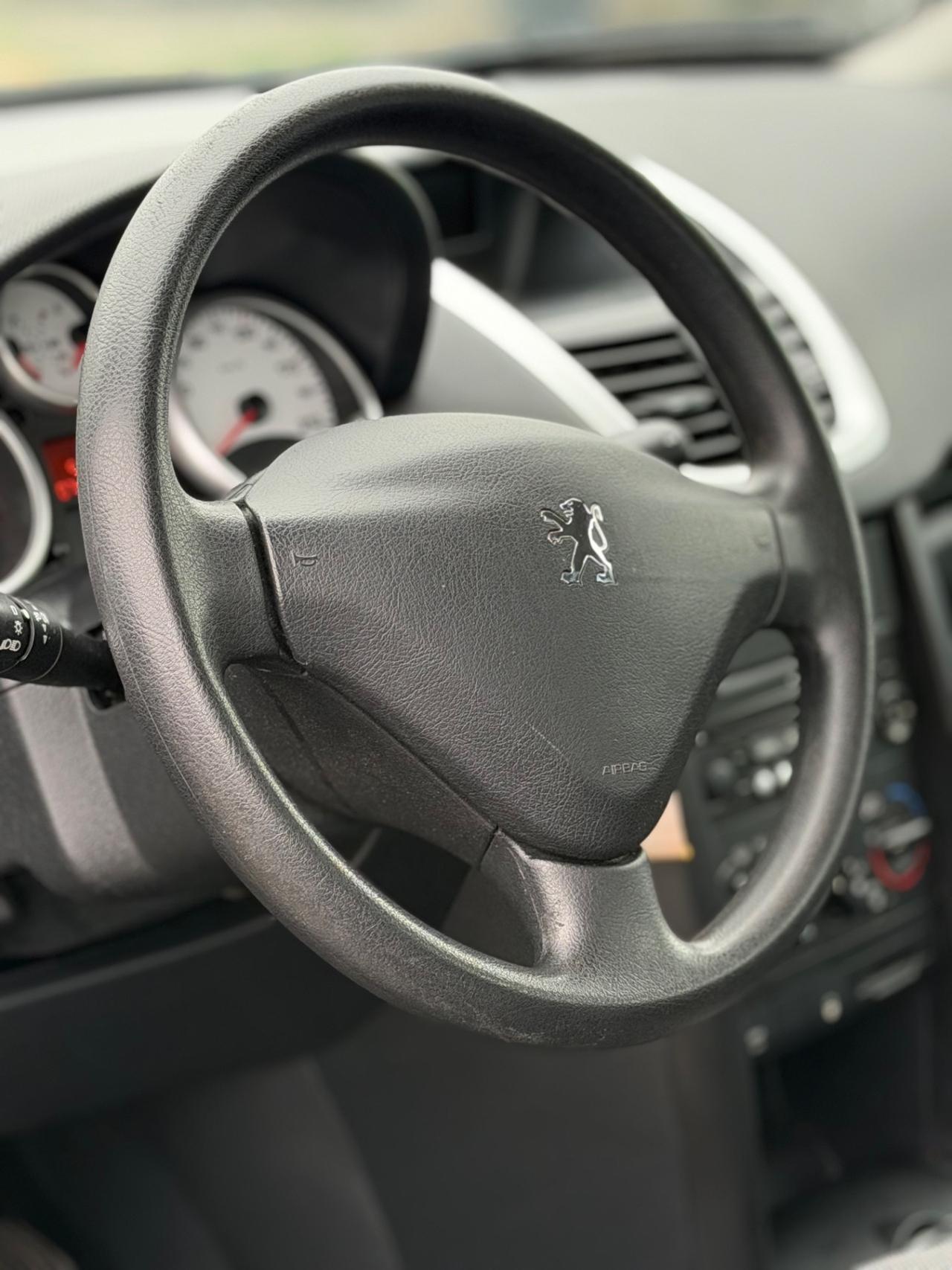 Peugeot 207 1.4 GPL (74.000KM)