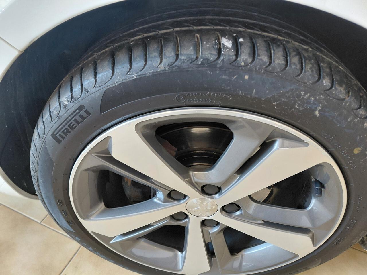 PEUGEOT 3008 ANNO 2016 DS 1.6 ADATTA NEOPATENTATI KM 140 MILA