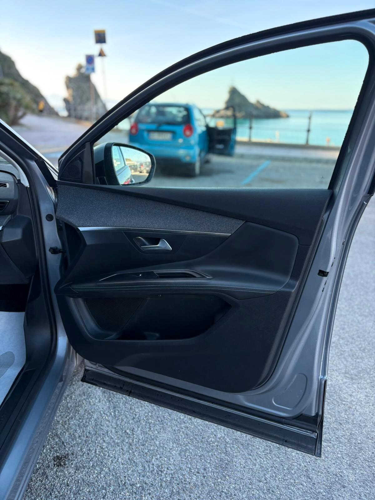 Peugeot 3008 HDi 130 S&S EAT8 Allure Black Friday