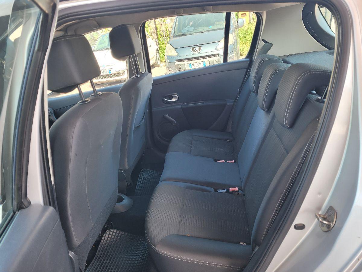 RENAULT - Clio