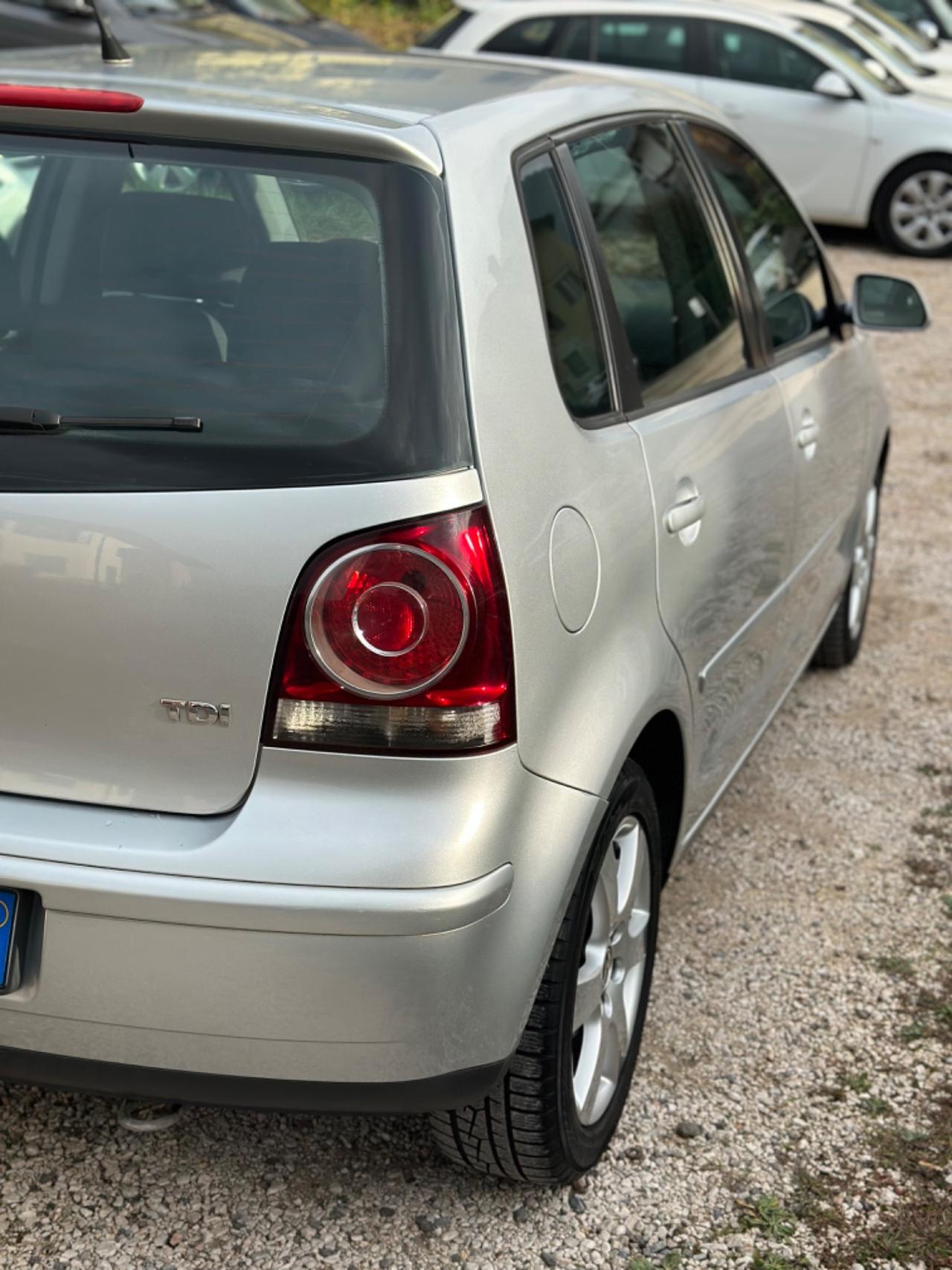 Volkswagen POLO 1.4/80CV TDI 5P SPORTLINE NEOPAT