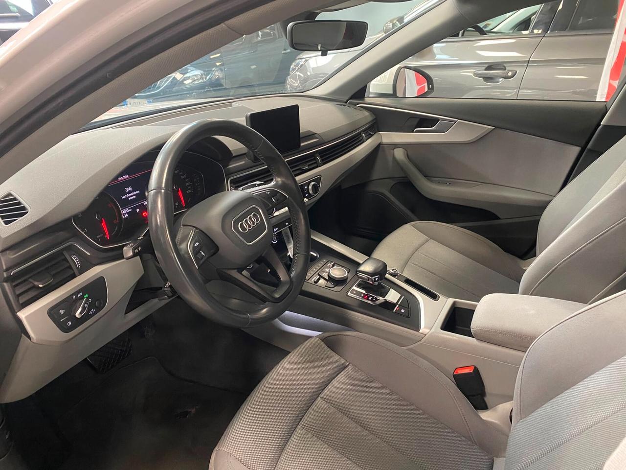 Audi A4 Avant 30 TDI S tronic line edition