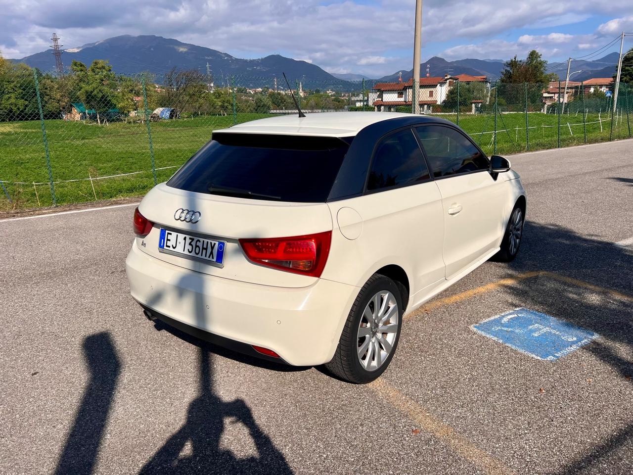 Audi A1 1.6 TDI Ambition sline