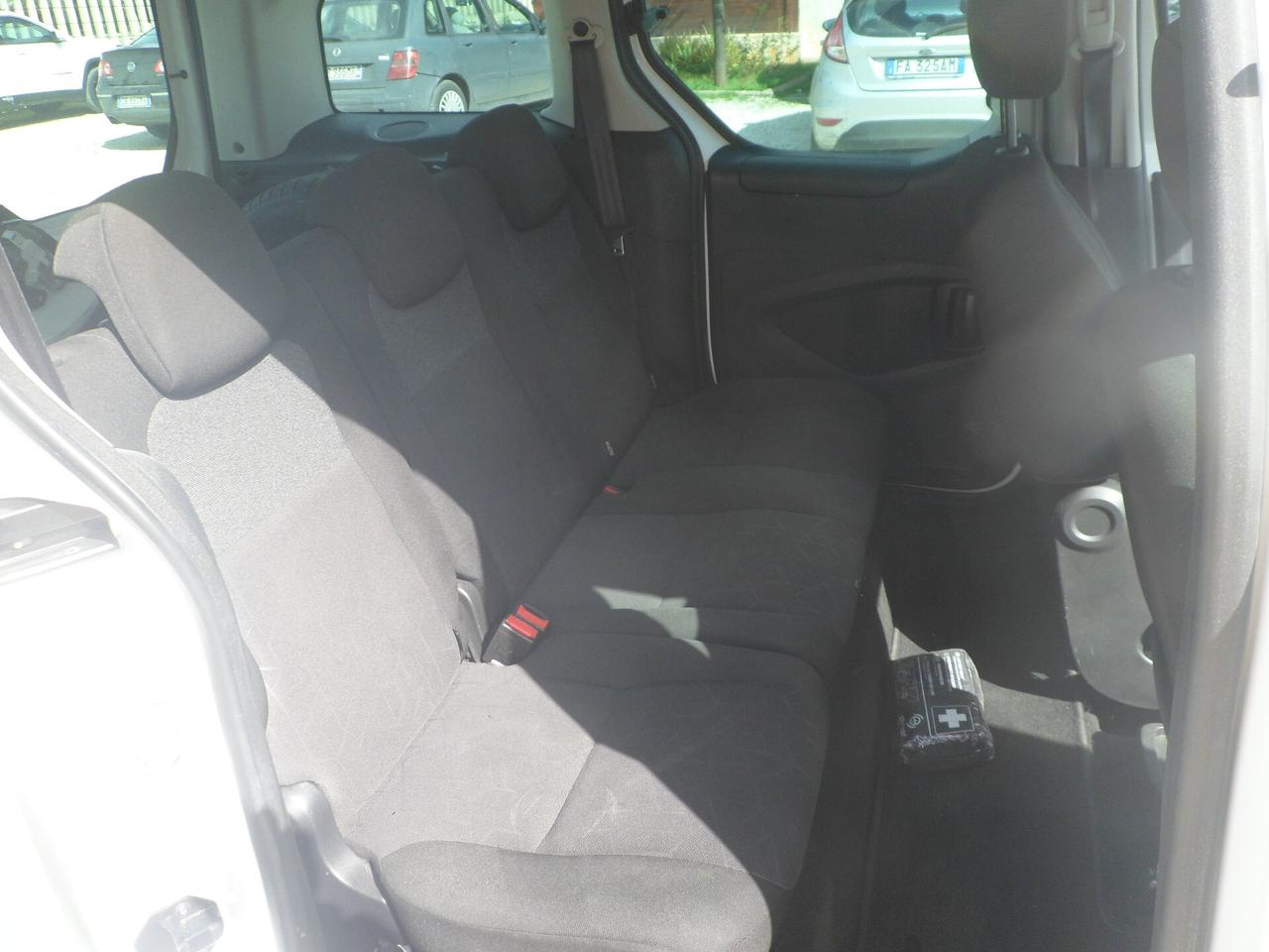 Peugeot Partner 4x4 5 posti autovettura