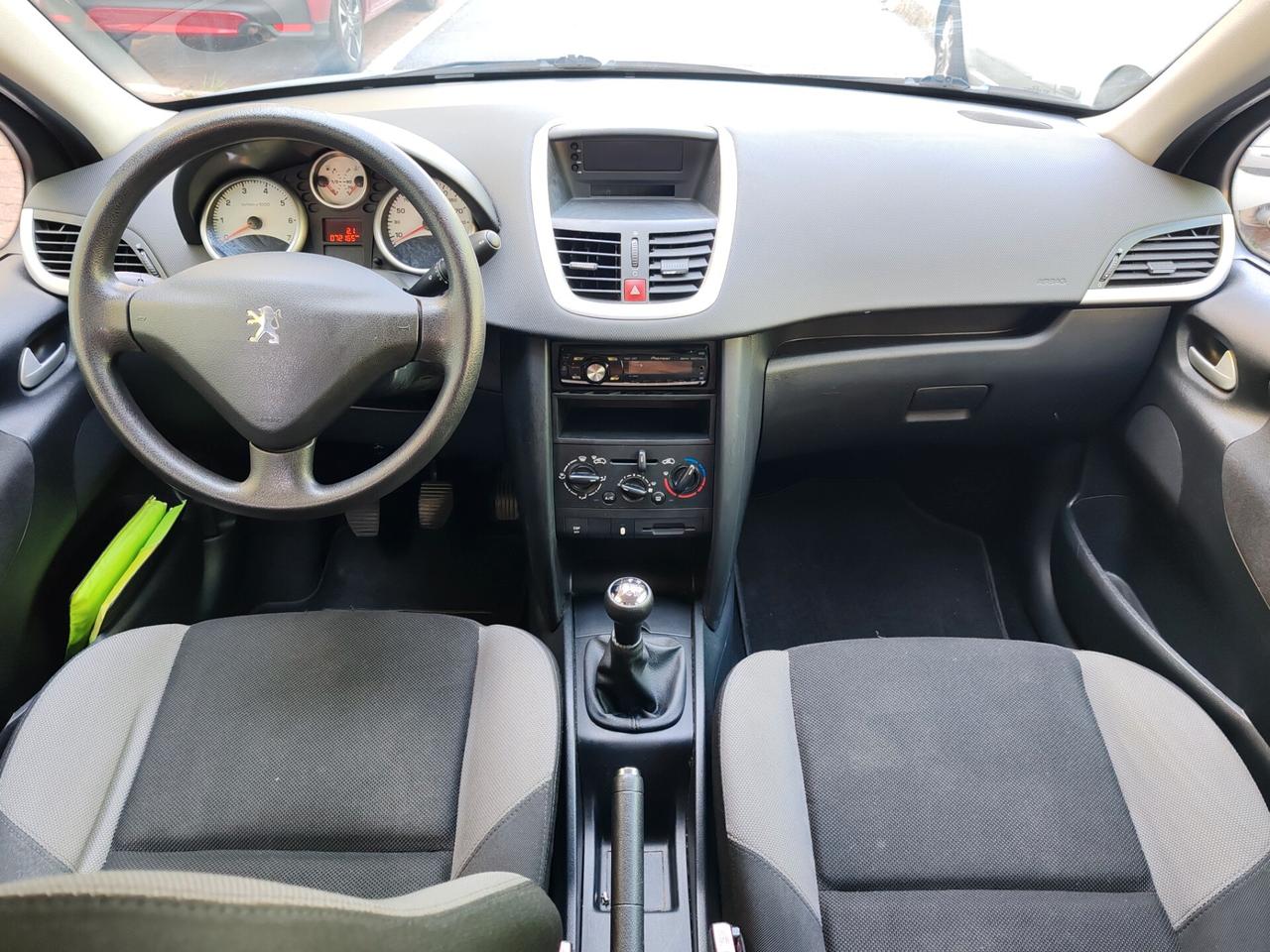 Peugeot 207 1.4 ok neopatentati km 72.000