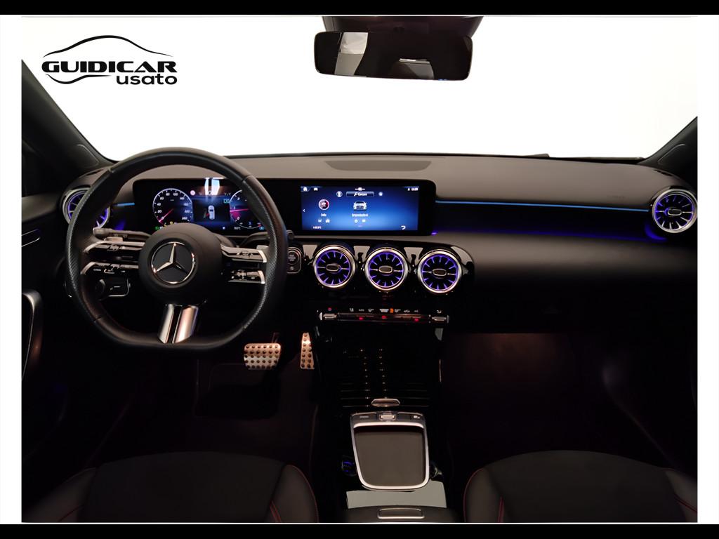 Mercedes-Benz Classe A - W177 2018 - A 180 d AMG LINE Premium