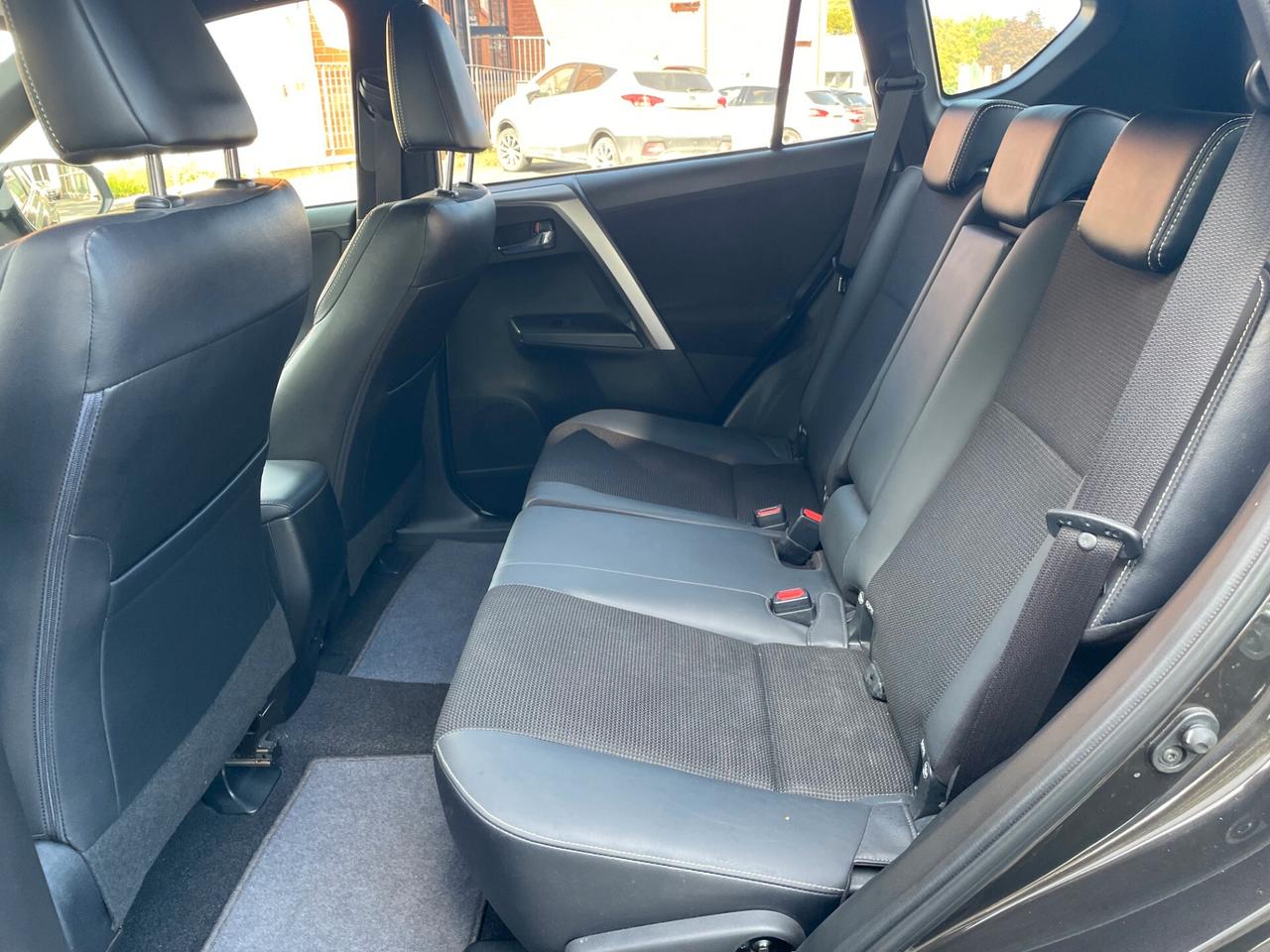 Toyota RAV 4 RAV4 2.0 D-4D 2WD Lounge