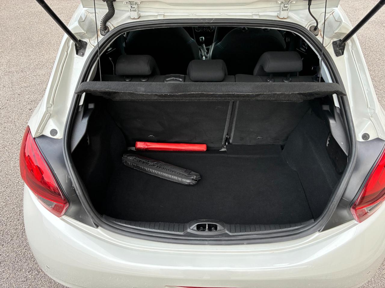 Peugeot 208 BlueHDi 100 S&S Signature