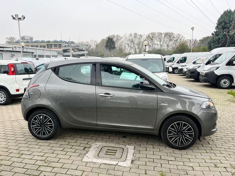 Lancia Ypsilon 1.0 FireFly 5 porte S&S Hybryd Gold