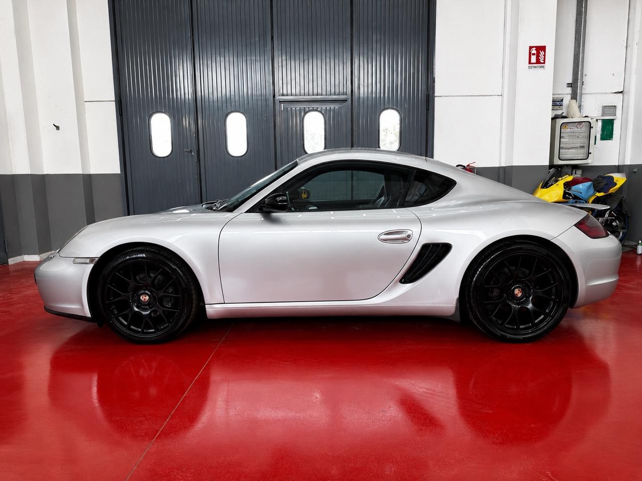 Porsche Cayman 2.7