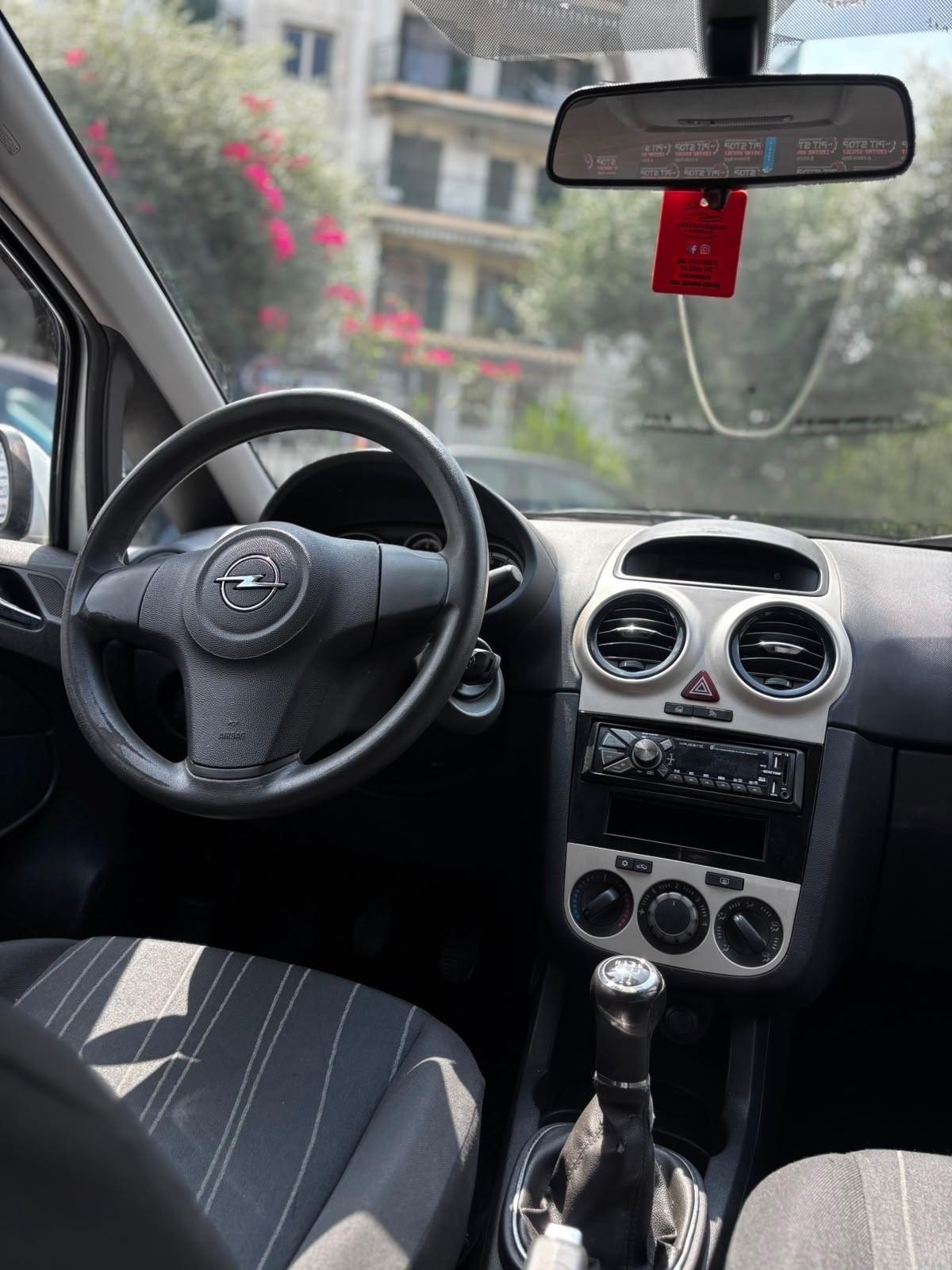 Opel Corsa 1.2 5 porte Cosmo