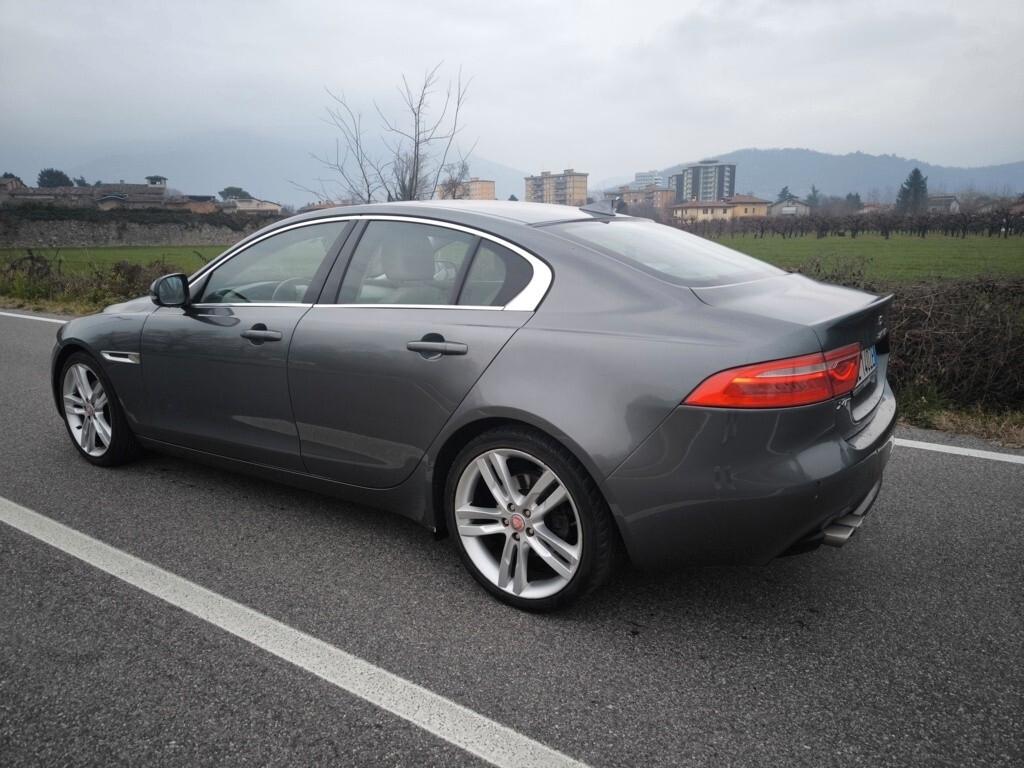 JAGUAR XE 2,0 180CV- AUTOMATICA-EURO 6- MOTORE NUOVO