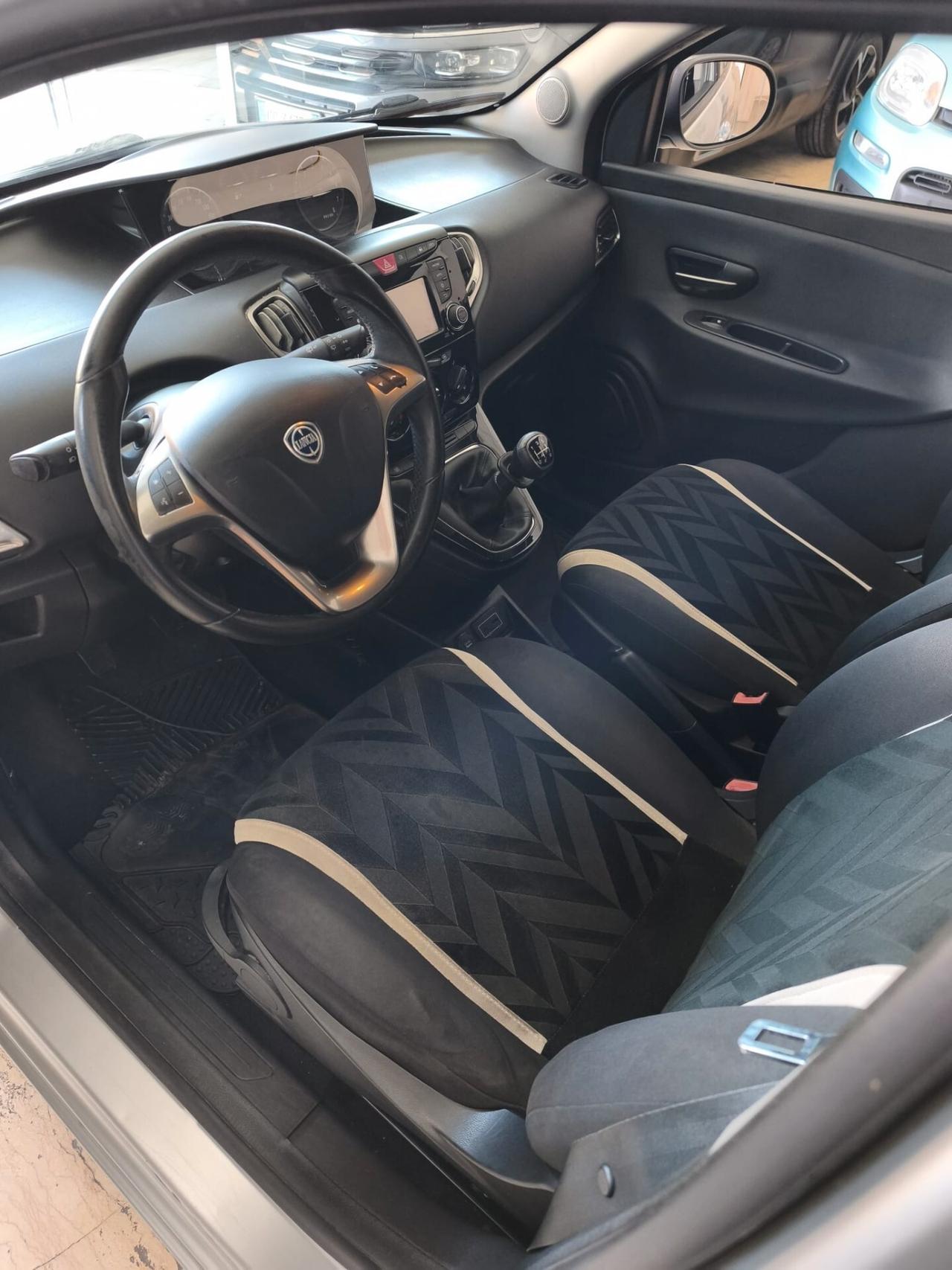 Lancia Ypsilon 1.2 69 CV 5 porte GPL Ecochic Platinum