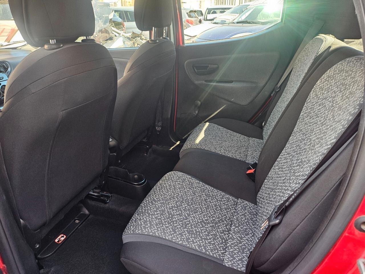 Lancia Ypsilon 1.0 FireFly Hybrid Ecochic Silver 11/2021