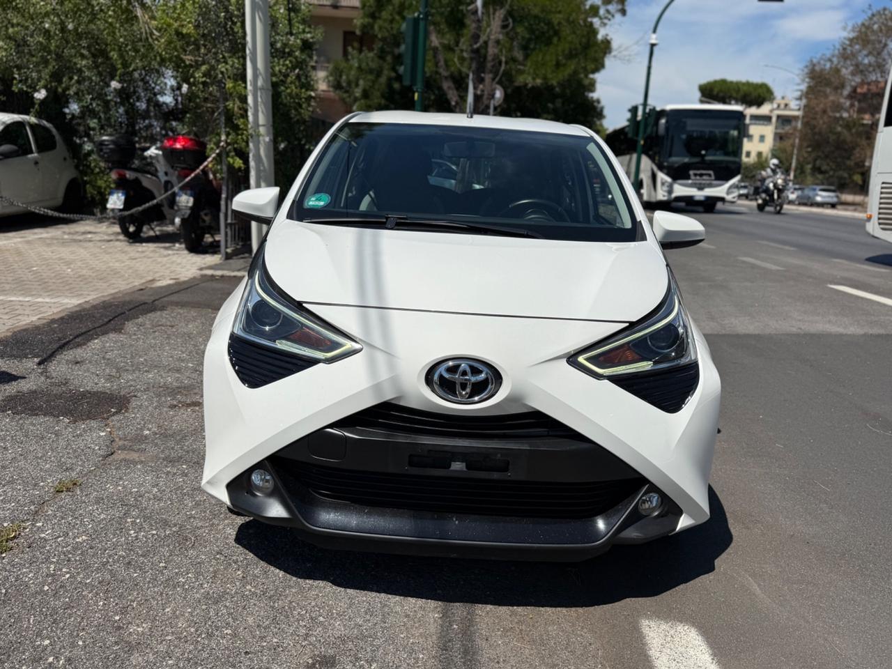 Toyota Aygo 1.0 VVT-i 72 CV 5 porte x-play Manuale
