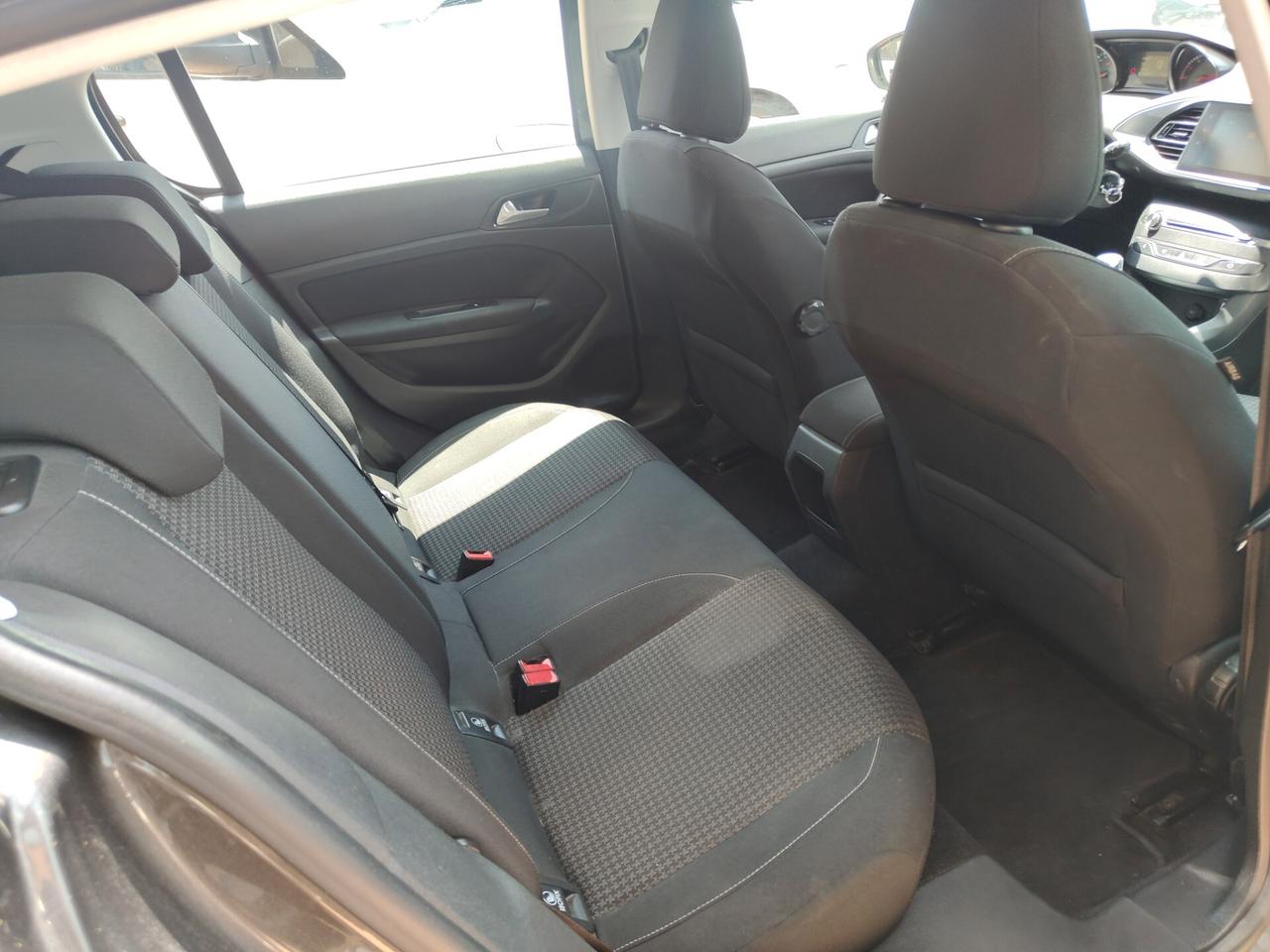 Peugeot 308 BlueHDi 130 S&S Business